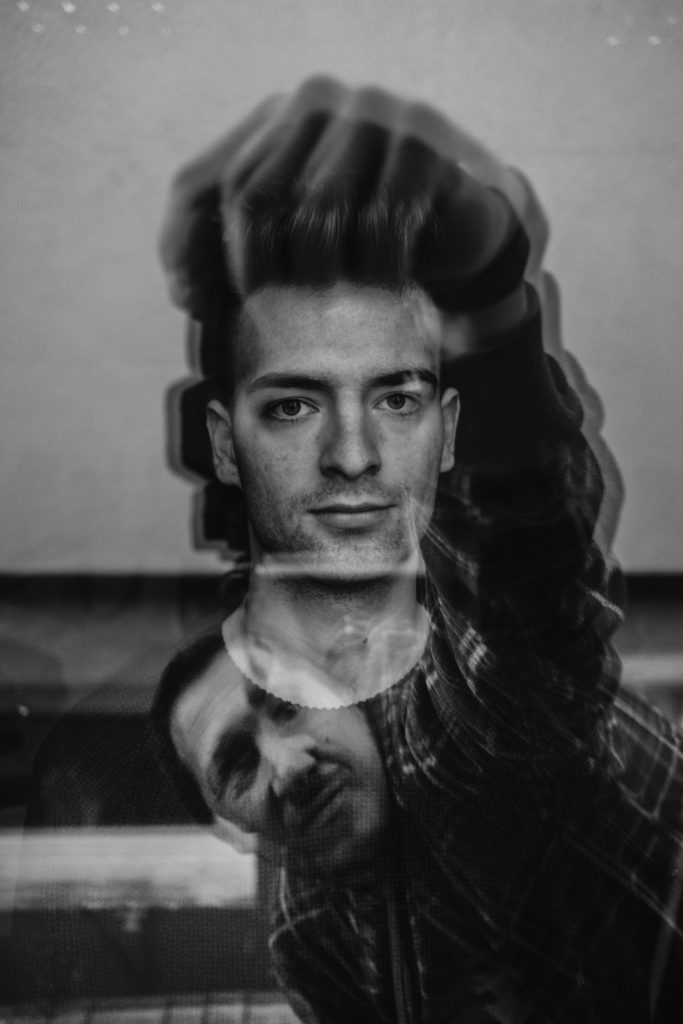 Cez okno
